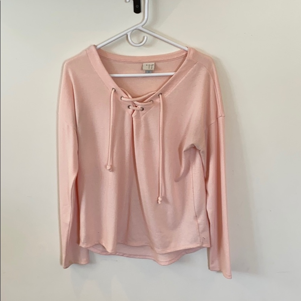 A cute thin and loose sweatshirt